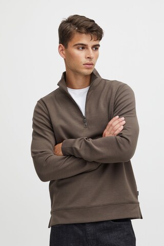 Casual Friday Sweatshirt 'Sebastian' in Brown: front