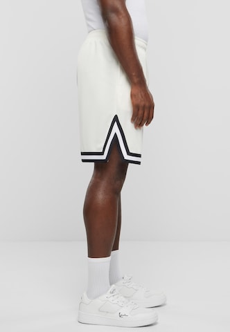 Karl Kani Loosefit Shorts 'Essential' in Weiß