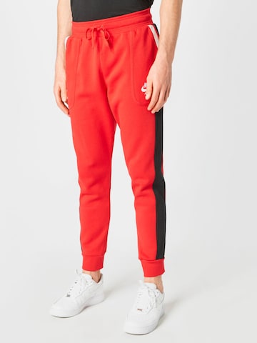 Effilé Pantalon Nike Sportswear en rouge : devant