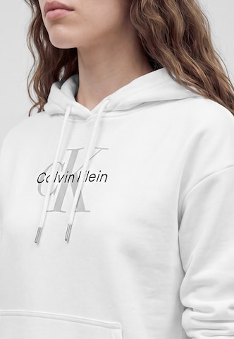 Calvin Klein Jeans Суичър в бяло: отпред