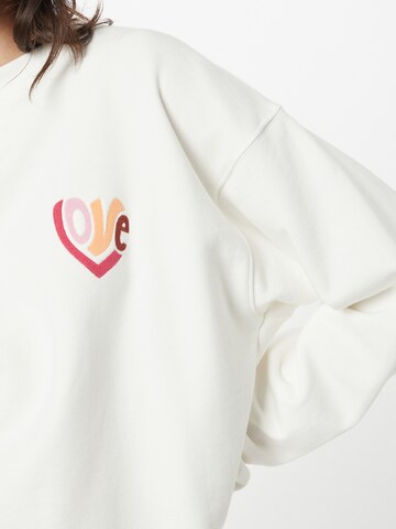 CATWALK JUNKIE Sweatshirt 'POWER OF LOVE' in Weiß