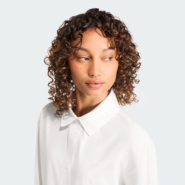 ADIDAS ORIGINALS - Blusa en blanco