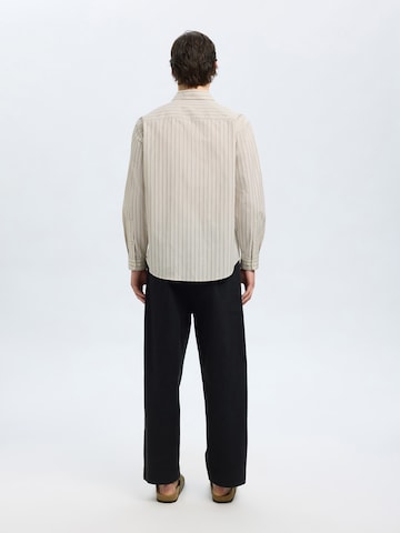 SELECTED - Ajuste confortable Camisa 'SLHBen' en beige