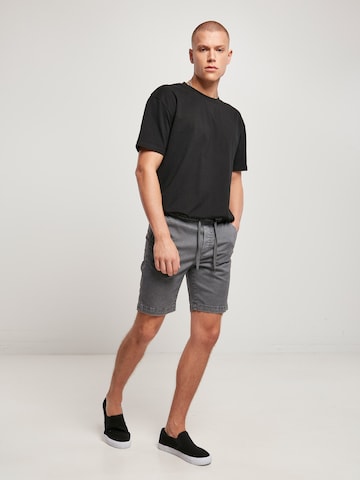 Urban Classics Regular Shorts in Grau