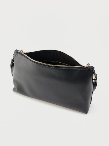 FURLA Axelremsväska i svart