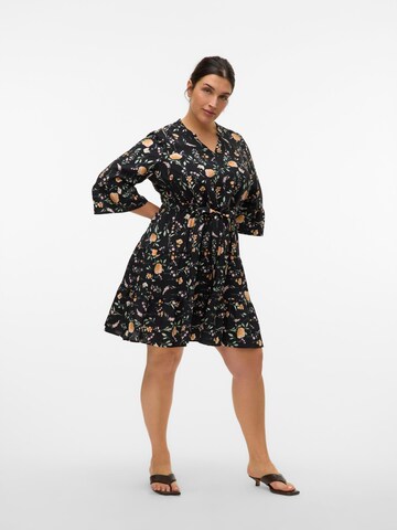 Robe-chemise 'VERA' Vero Moda Curve en noir