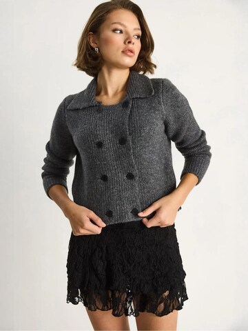 Cardigan Bianco Lucci en gris
