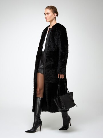 V S P Wintermantel 'Inesse' in Schwarz