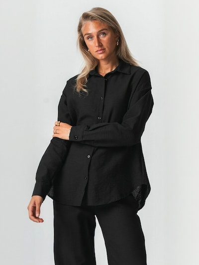 Tricou ' Lilly ' pe L TEESHOPPEN pe negru, Vizualizare produs
