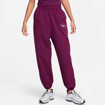 Nike Sportswear Дънки Tapered Leg Панталон в лилав: отпред