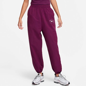 Effilé Pantalon Nike Sportswear en violet : devant
