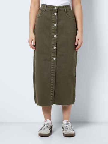 Noisy may Skirt 'SIRA' in Green