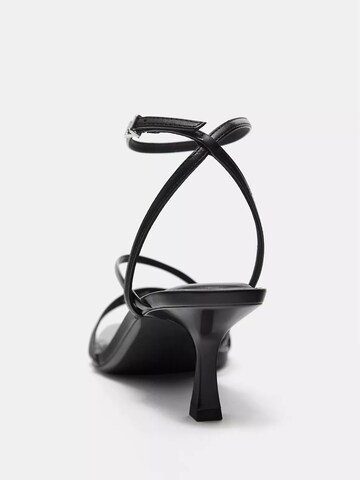 Sandales à lanières Pull&Bear en noir