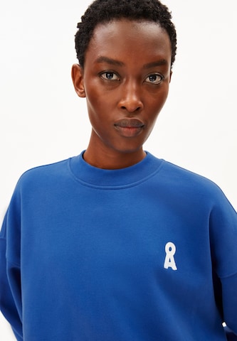Sweat-shirt 'ALIZAA' ARMEDANGELS en bleu