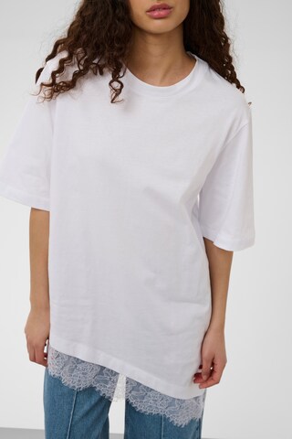 SOAKED IN LUXURY - Camiseta 'SLJina' en blanco