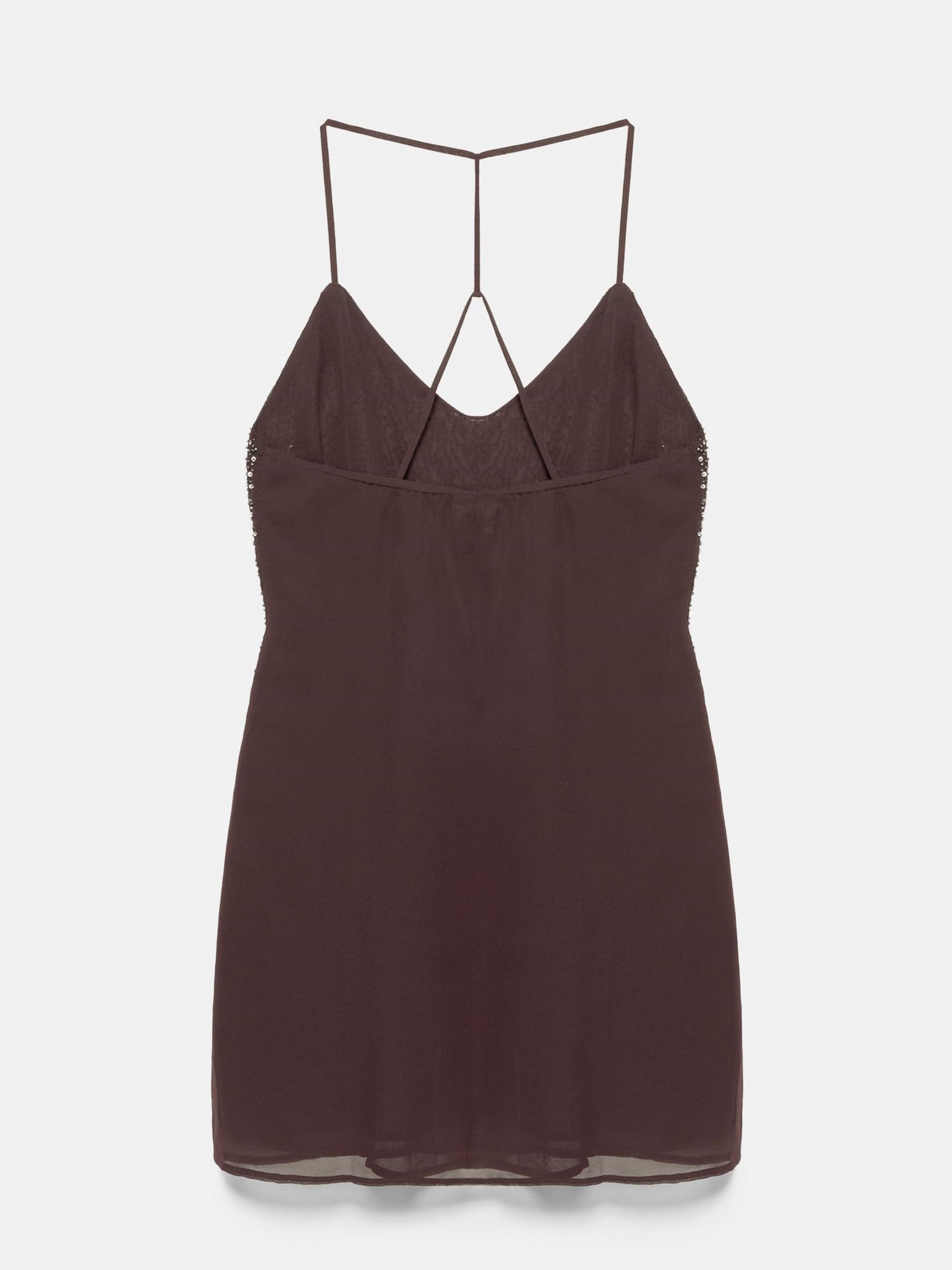 Rochie de la Pull&Bear pe roșu