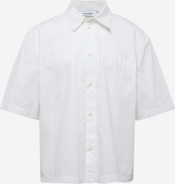 Fit confort Chemise 'Tom' WEEKDAY en blanc : devant