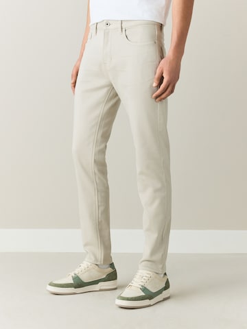 Next Slimfit Jeans in Beige: Vorderseite