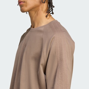 ADIDAS ORIGINALS T-Shirt 'Premium Essentials' in Braun