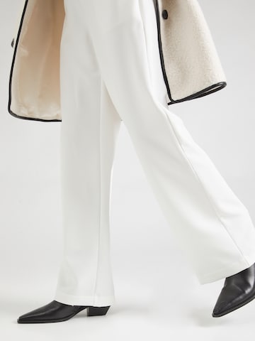 Wide leg Pantaloni 'PCBOZZY' di PIECES in bianco