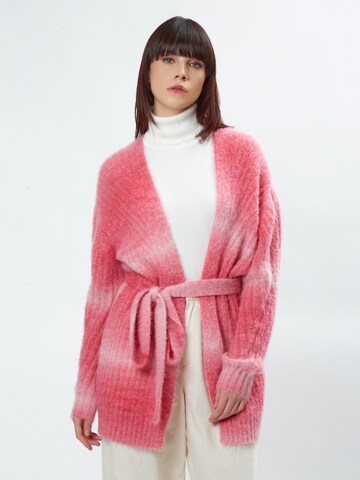 Influencer Strickjacke in Pink: Vorderseite