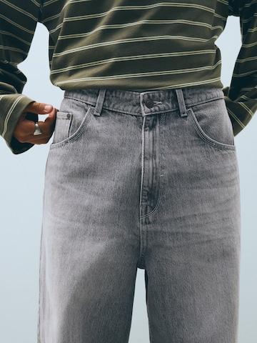 Bershka Baggy Farkut värissä harmaa