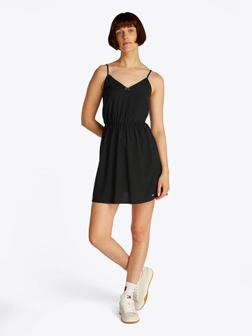 Tommy Jeans Kleid 'ESSENTIAL' in Schwarz