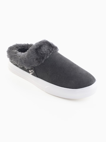 Minnetonka Slipper 'Windy' in Grey