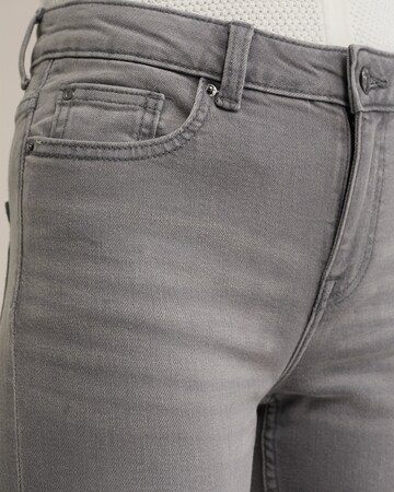 WE Fashion Flared Jeans i grå