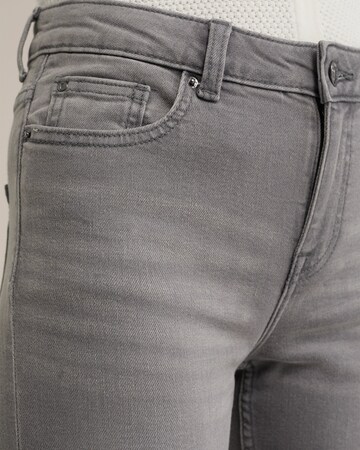 WE Fashion Flared Jeans in Grey