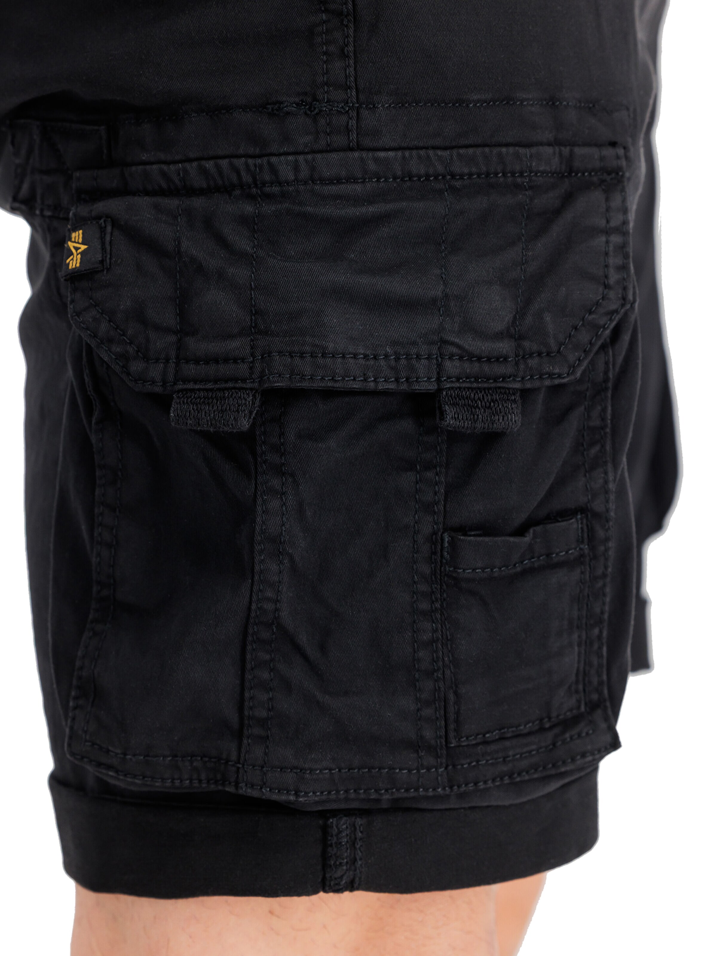 ALPHA INDUSTRIES Regular Hose‌‌‌‌‌‌‌‌‌‌ in Schwarz