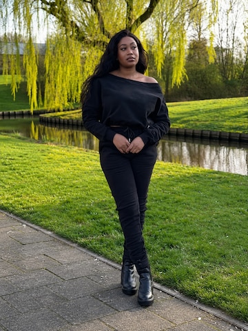 Mowi Fit Joggingpak 'Off-Shoulder Joggingpak' in Zwart