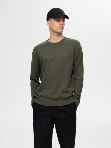 SELECTED Pullover 'SLHBERG' in Grün: Vorderseite
