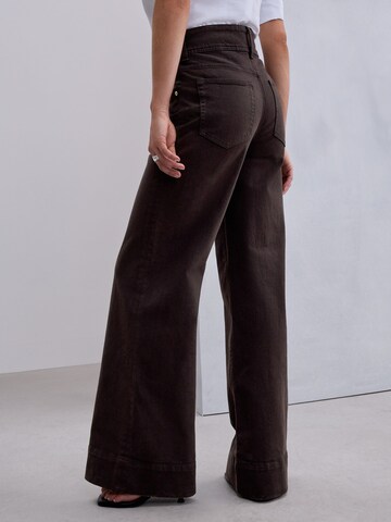 Next Wide Leg Jeans in Braun