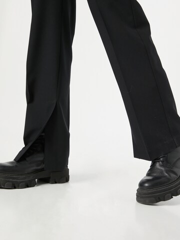 UNITED COLORS OF BENETTON Regular Trousers with creases in Black