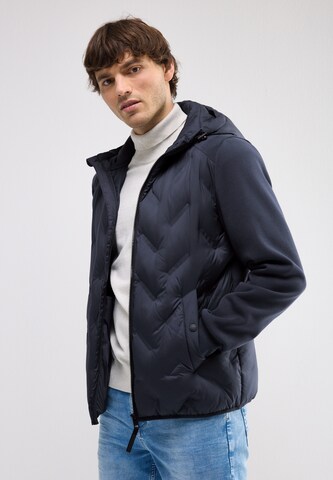 Street One MEN Steppjacke mit Sweat-Ärmeln in Blau: Vorderseite