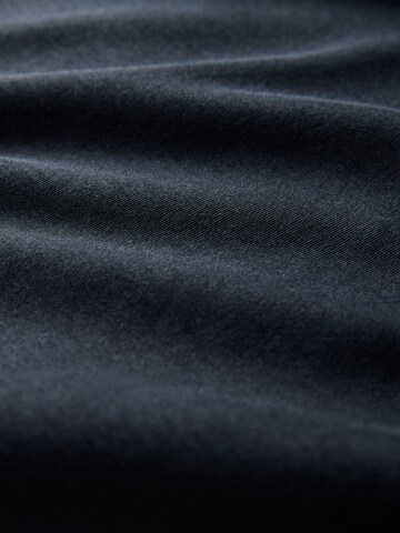 The Set Dress in Blue