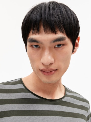 Maglietta 'MAARKOS' di ARMEDANGELS in grigio