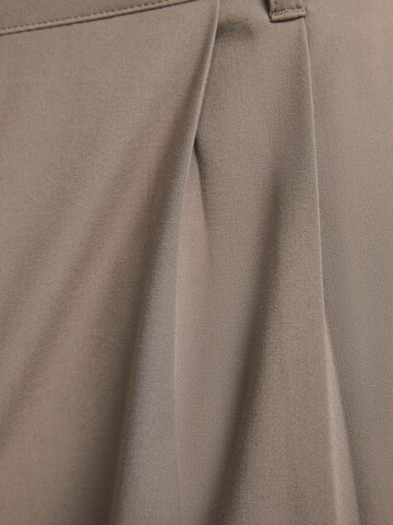 Bershka Wide leg Pleat-Front Pants in Brown