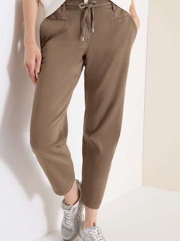 CECIL Zúžený Kalhoty se sklady v pase 'Chelsea' – hnědá: přední strana