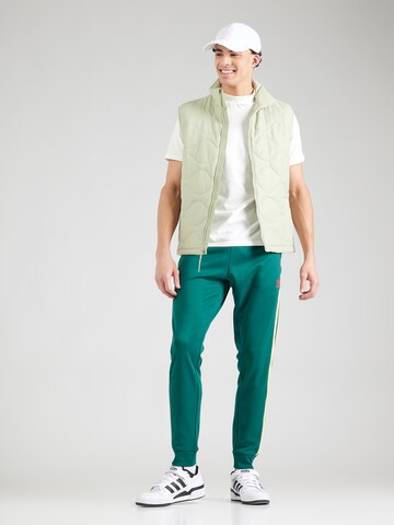 ADIDAS ORIGINALS Конический (Tapered) Штаны 'Adicolor Classics Sst' в Зеленый