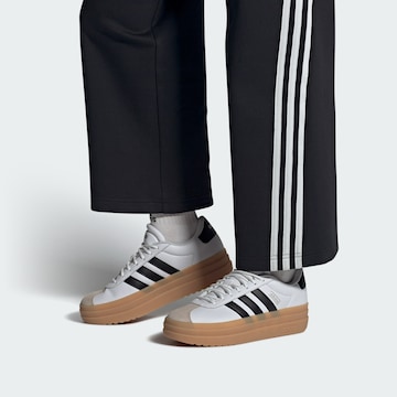 ADIDAS SPORTSWEAR - Sapatilhas baixas 'Court Bold' em branco