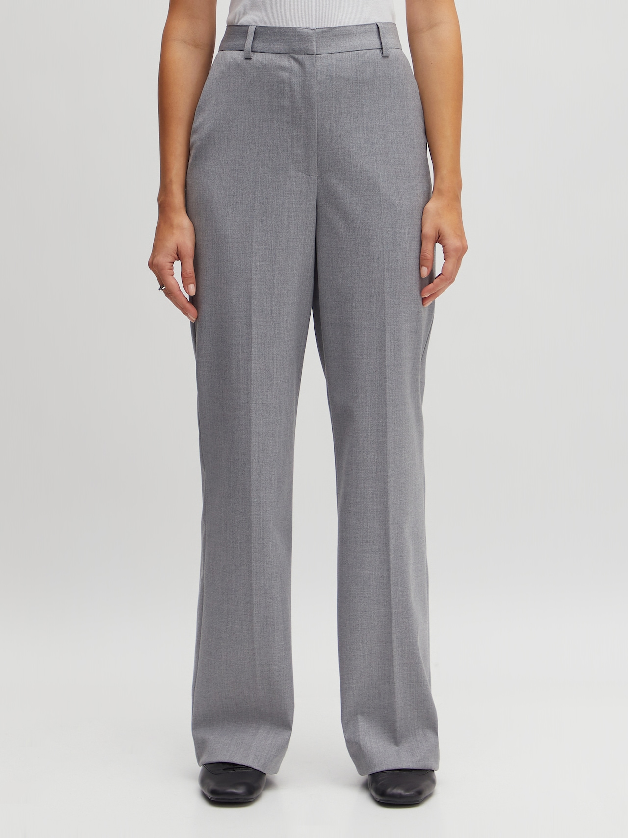 EDITED Produits Pantalon à plis 'Lavea' gris