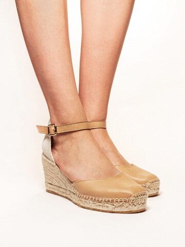 Sandalo con cinturino 'Alpargata Cuña 7 cm' di Alhamas in beige: frontale