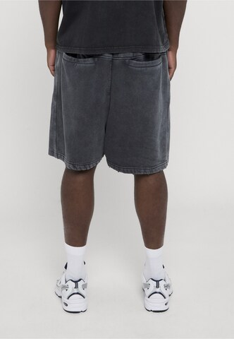 FAVELA Loosefit Shorts in Schwarz