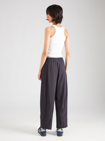 Champion Authentic Athletic Apparel Loose fit Trousers in Grey