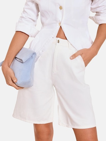 Lipsy Loosefit Pressveckade jeans i vit: framsida