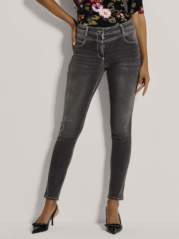 MADELEINE Slimfit Jeans in Grijs: voorkant
