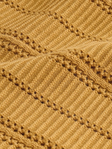 Next Regular Shorts in Gelb