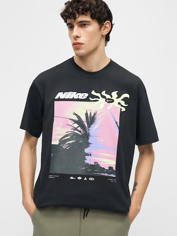 Nike Sportswear Loosefit Shorts 'TECH FLC' in Grün